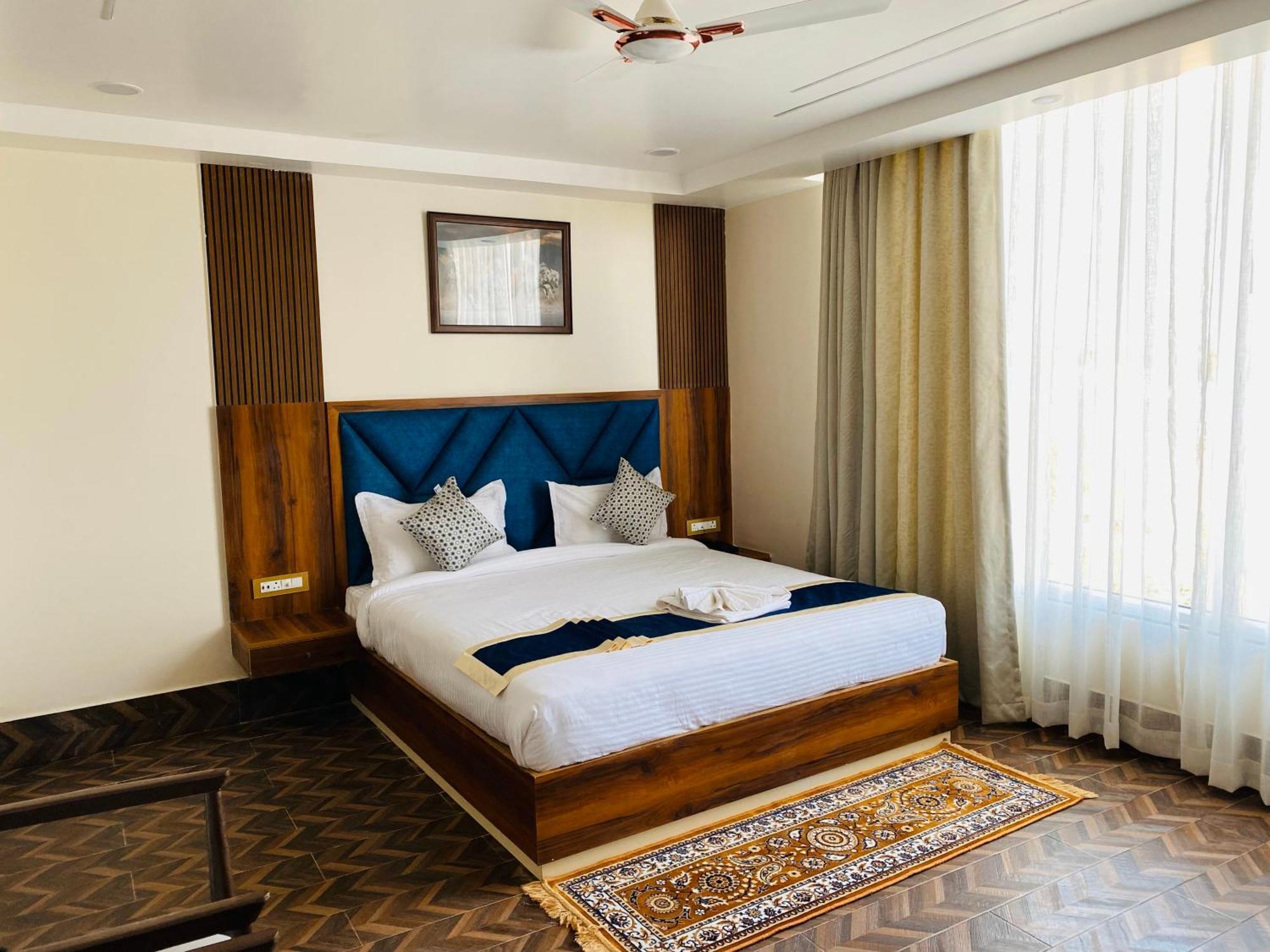 Hotel Maa Laxmi Palace دوغار المظهر الخارجي الصورة
